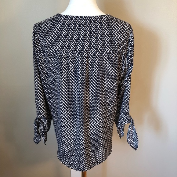 Michael Kors Black & White Asymmetrical Blouse w/ 3/4 Length Tie Sleeves Size M - Picture 2 of 8